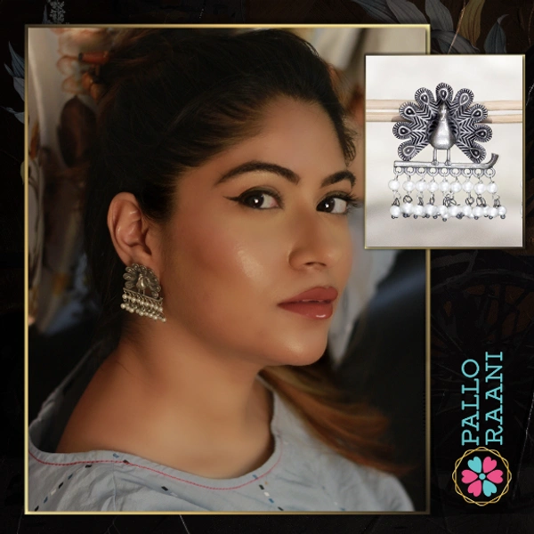 Peacock silver-alike earrings - silver